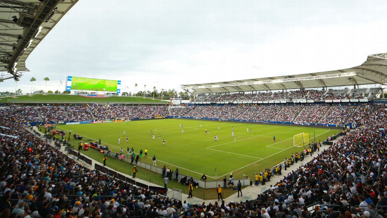 Broncos, fans in for unique experience at StubHub Center, Chargers