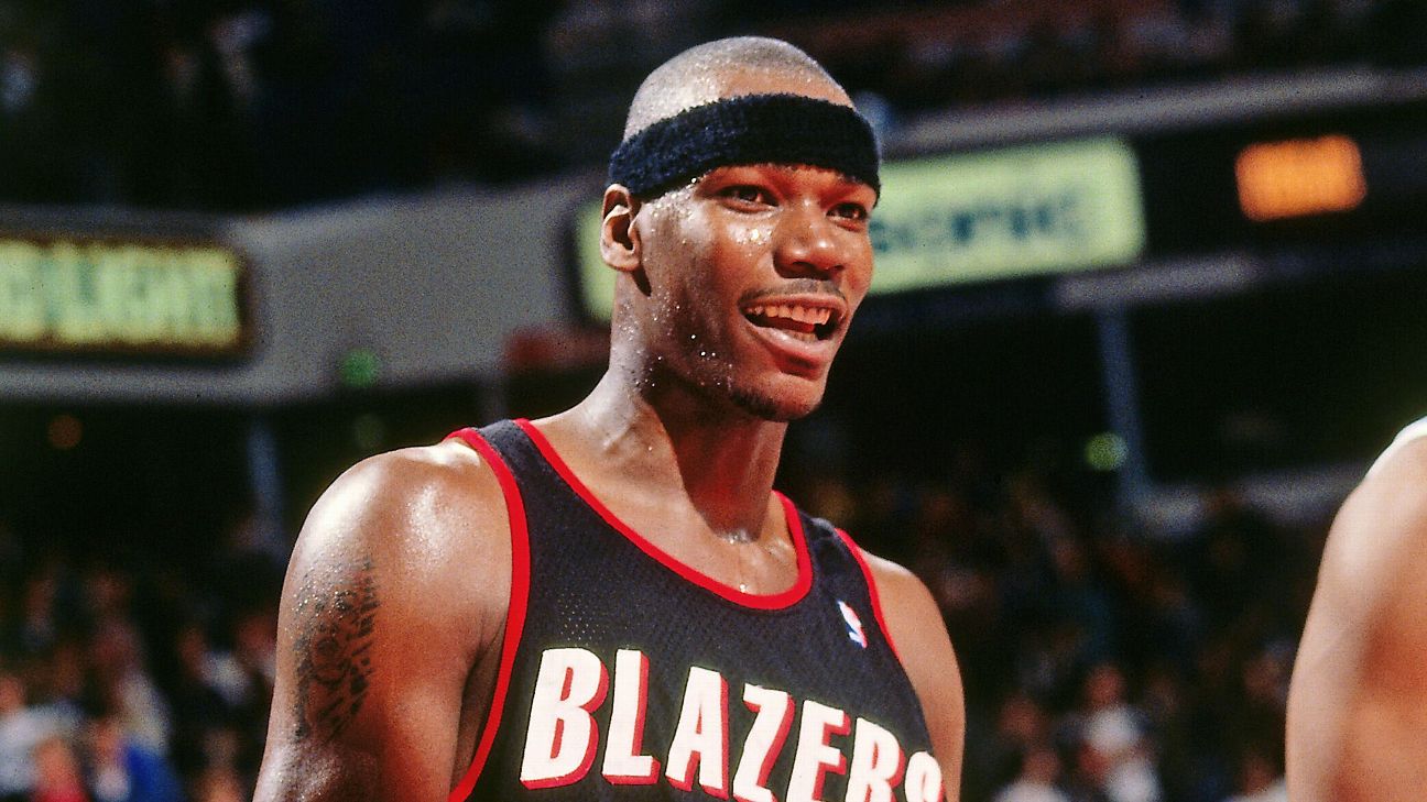 NBA Buzz - BREAKING: 18-year veteran Cliff Robinson has