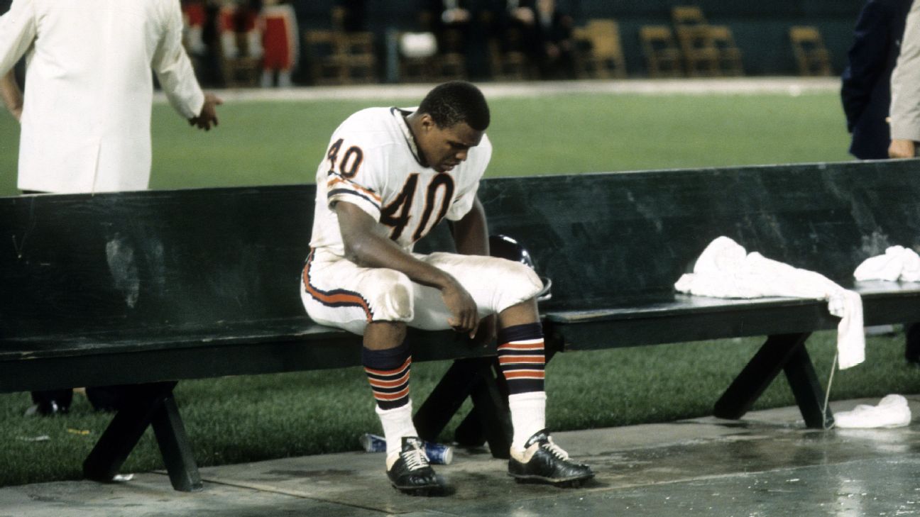 Gale Sayers dies after battling dementia