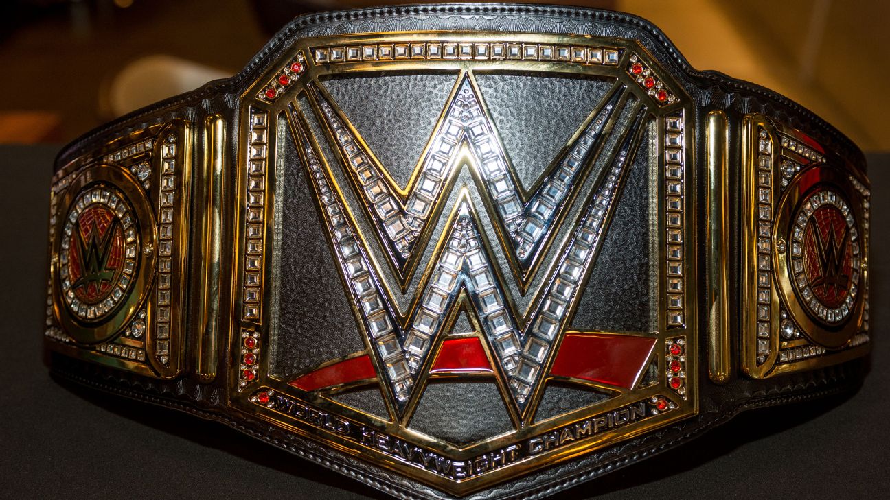 Luta livre vira serviço essencial na Flórida e WWE volta