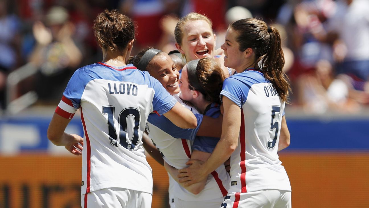 USWNT's Rose Lavelle and Mal Pugh have first-pitch blooper at