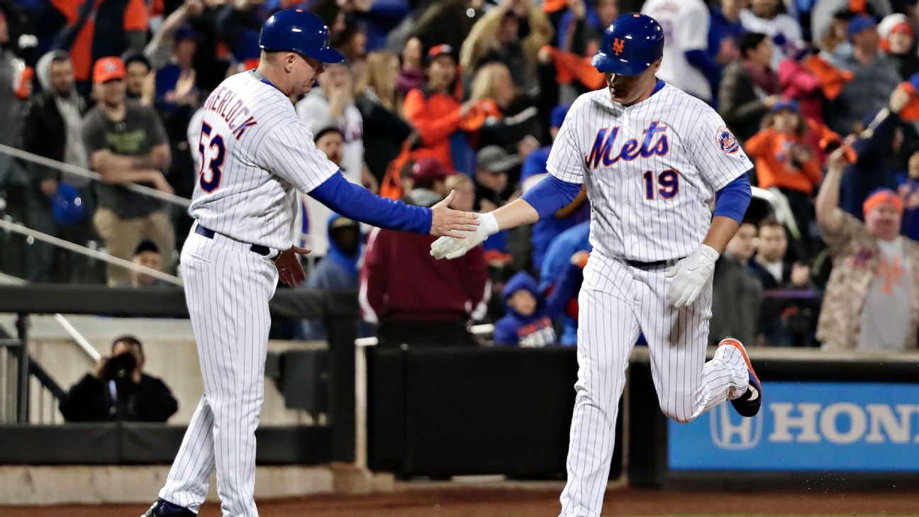 Joey Cora - 3rd base coach NY Mets - NY Mets