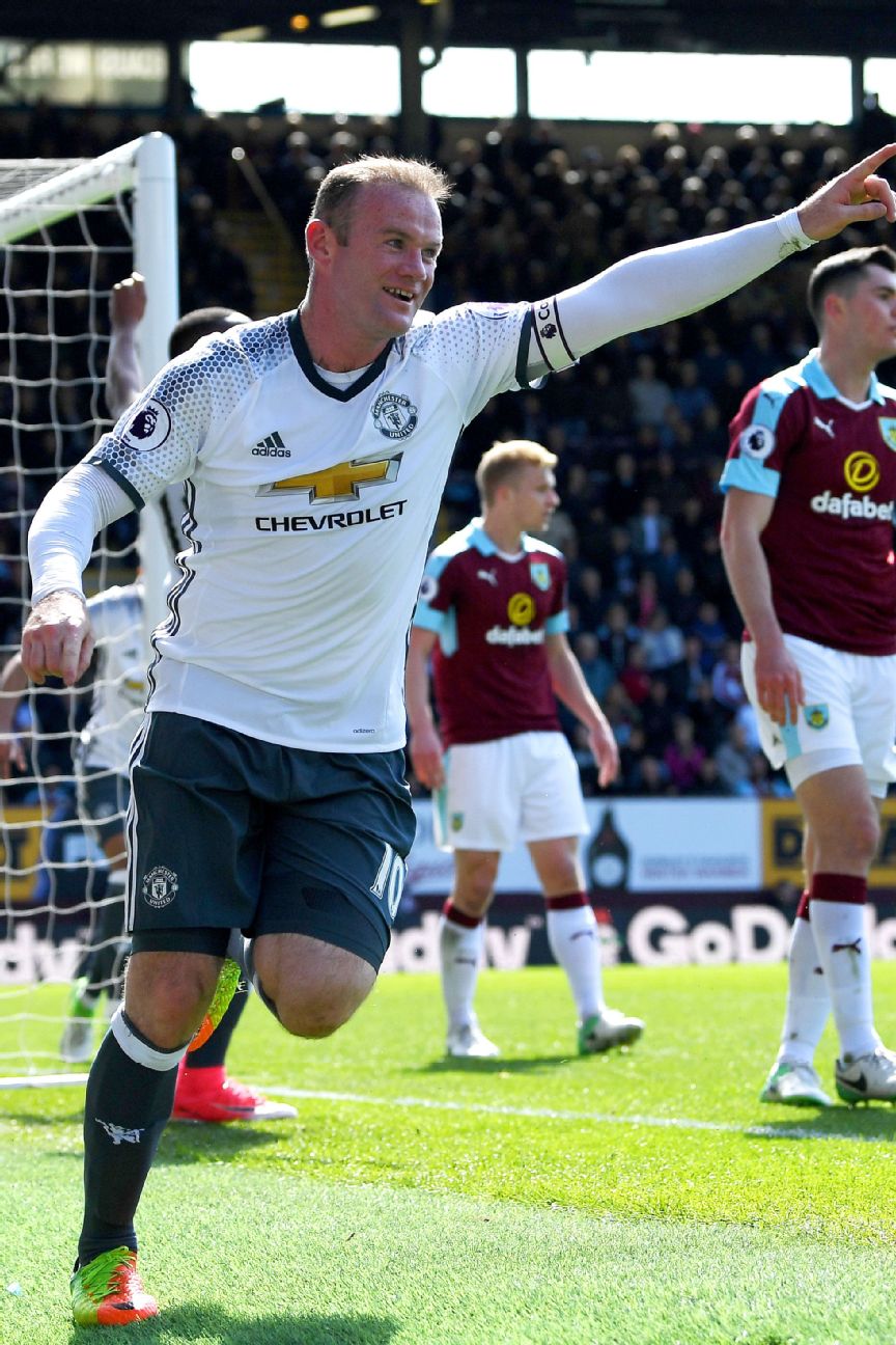 Anthony Martial makes heroic goal-line block to deny Wayne Rooney a second  goal against Swansea