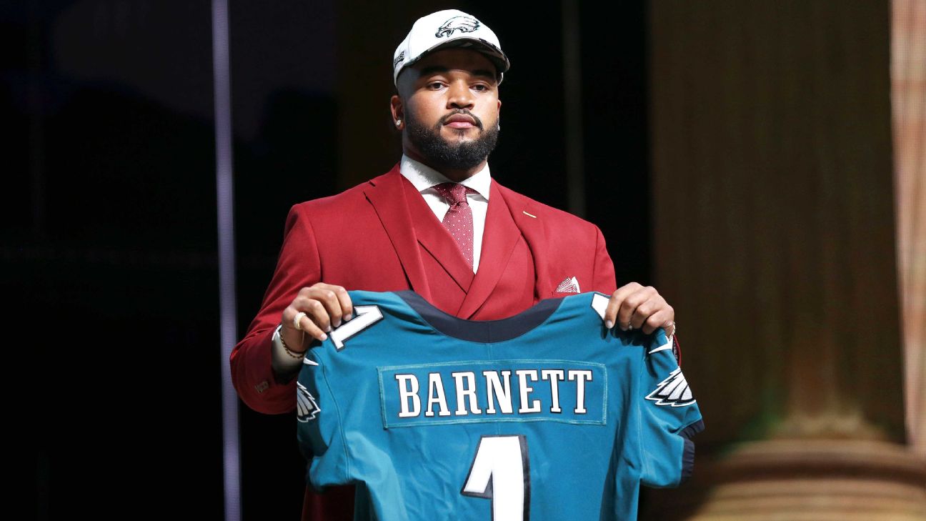 Eagles sign first-round draft pick Derek Barnett