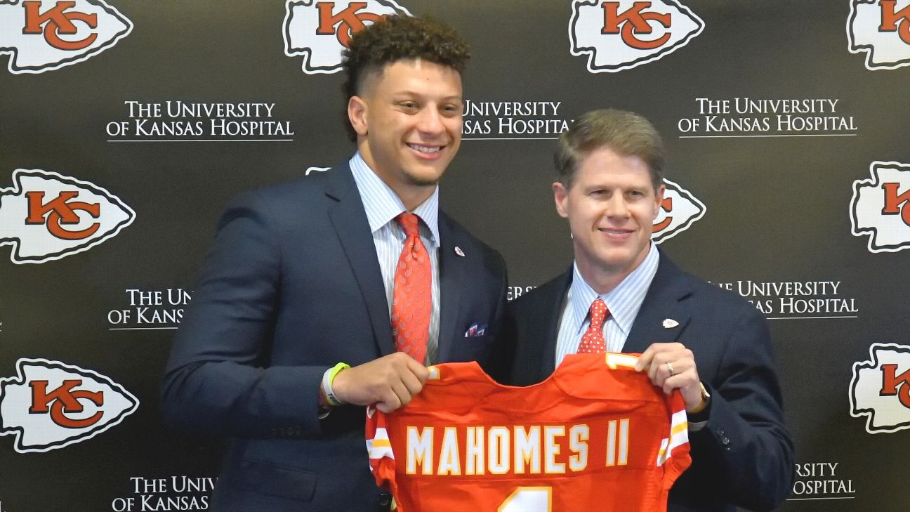 Clark Hunt needed little convincing Patrick Mahomes was worth it - ESPN -  NFL Nation- ESPN