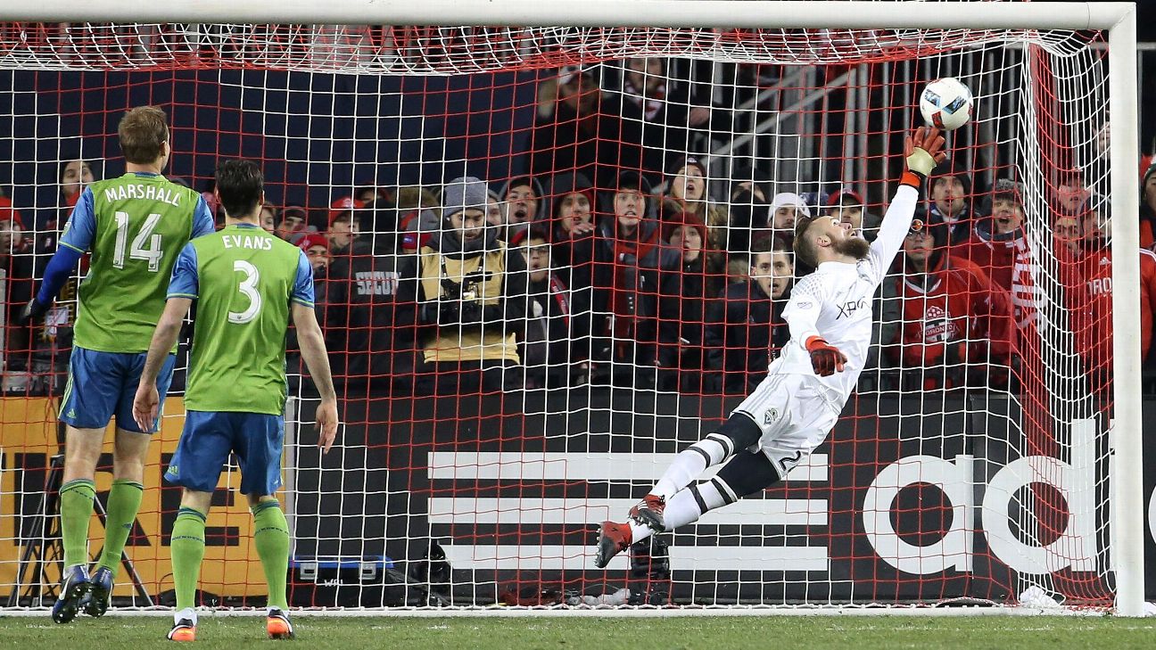 Clint Dempsey on the key to the USMNT's goalkeeper conundrum