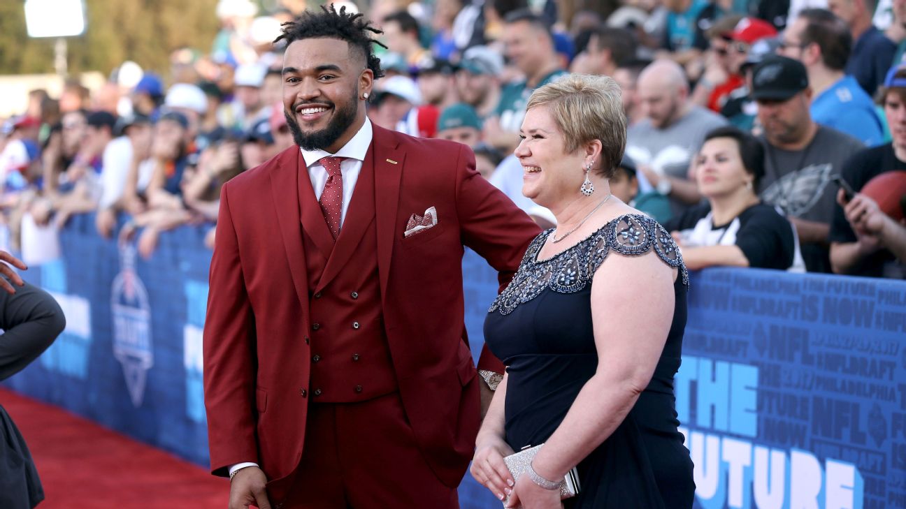 Philadelphia Eagles racing to get Derek Barnett ready for NFL - ESPN -  Philadelphia Eagles Blog- ESPN