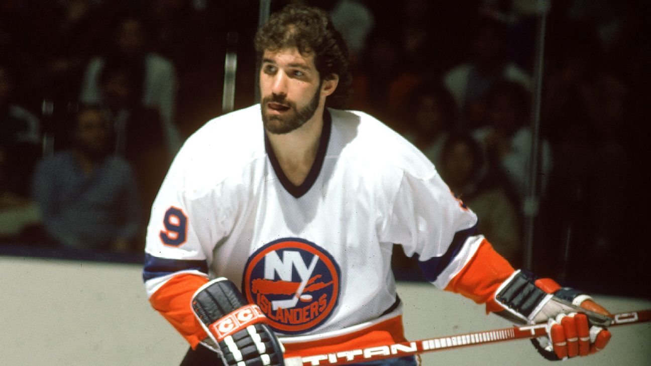 9-Clark-Gillies-New-York-Islanders-1974-1986-always-in-our-hearts