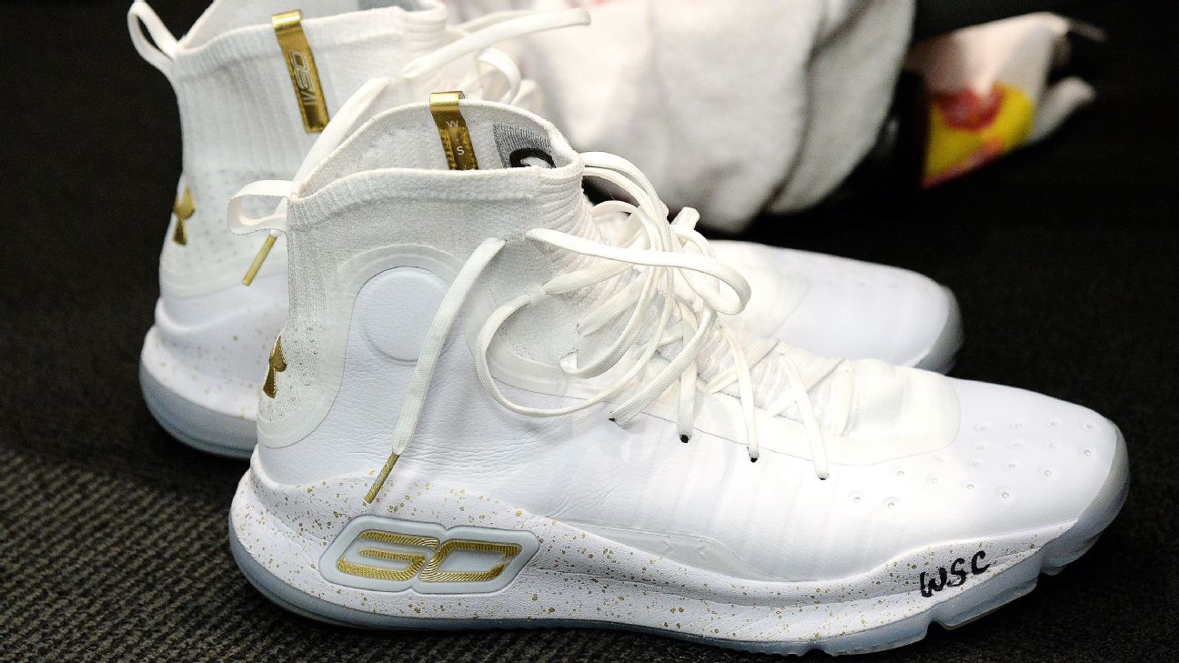 Warriors' Stephen Curry debuts new shoe 