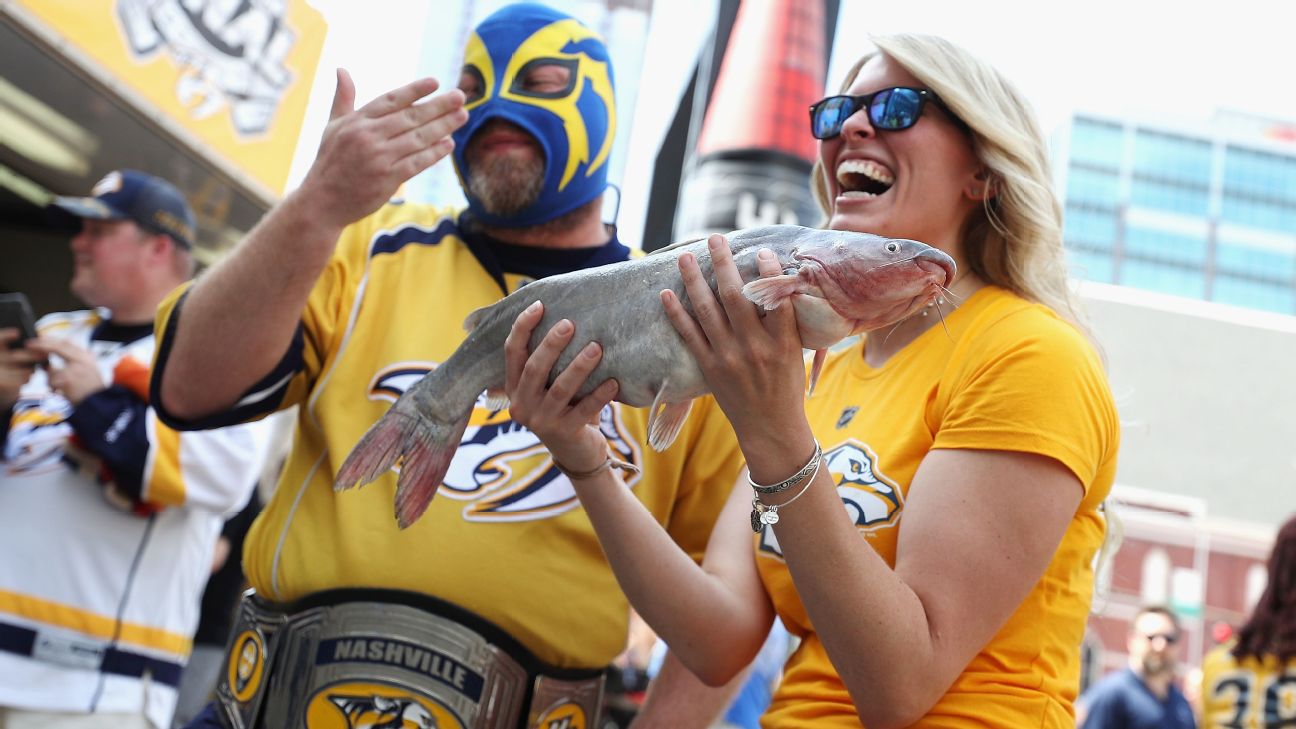 Which Country Superstar Will Kick Off Tonight's Predators Game In Smashville ?