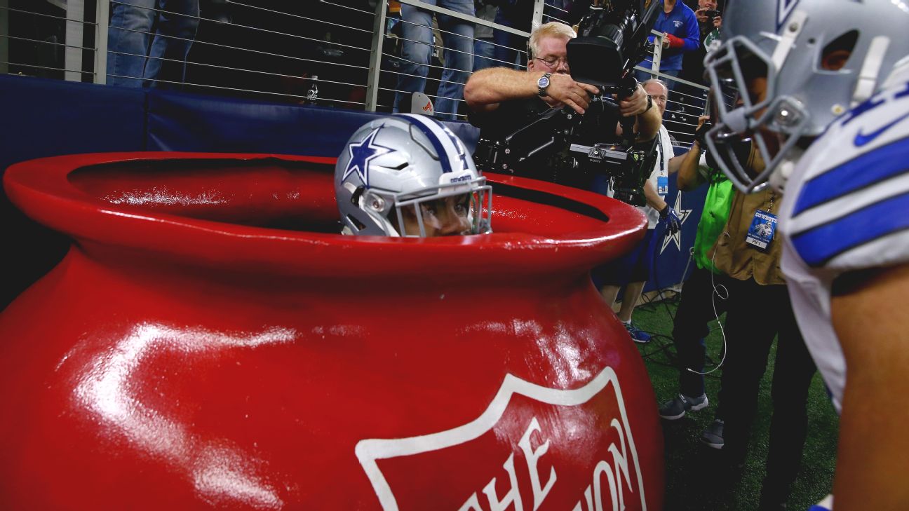 Ezekiel Elliott Salvation Army celebration video: Cowboys RB jumps in  kettle after scoring late TD vs. Colts in Week 13 - DraftKings Network