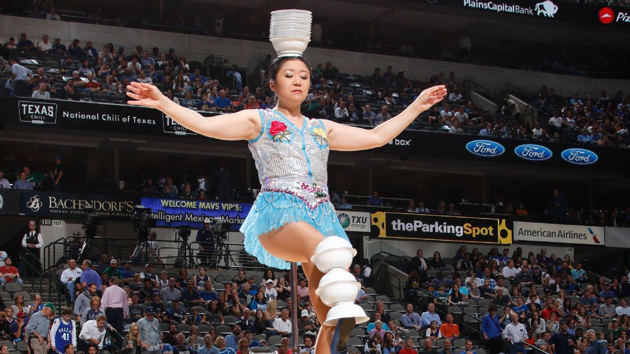 <a href="https://www.espn.com/wnba/story/_/id/45637095/red-panda-injured-commissioner-cup-performance" target="_blank">Red Panda injured during Fever-Lynx halftime</a>