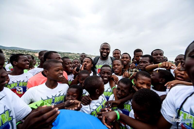 Seahawks' Cliff Avril makes good on Haiti pledge with two sacks vs