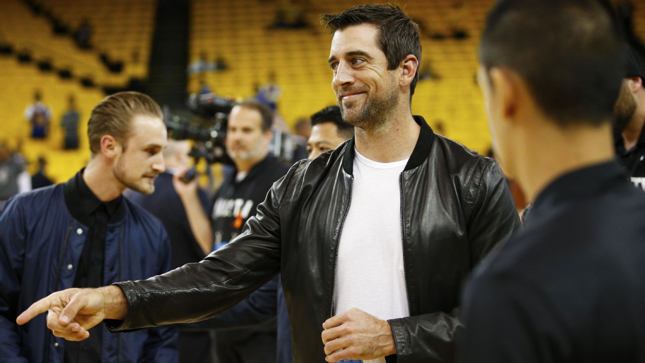 Aaron Rodgers defeats Erin Andrews on ABC's The $100,000 Pyramid 