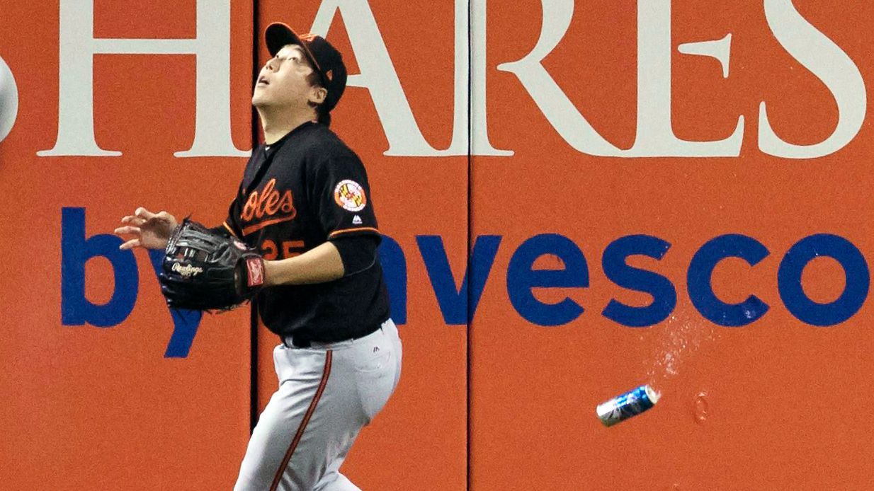 Blue Jays fan throws beverage at Orioles outfielder during AL wild-card  game - ESPN