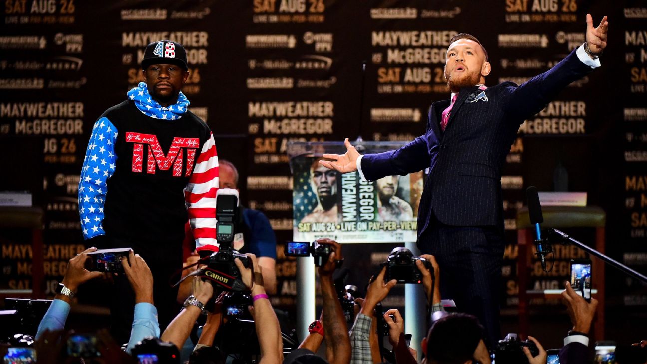 Floyd Mayweather wears bizarre ring walk outfit for Conor McGregor