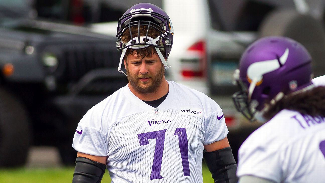 Source -- Riley Reiff to stay with Minnesota Vikings, starts working on  restructured deal - ESPN