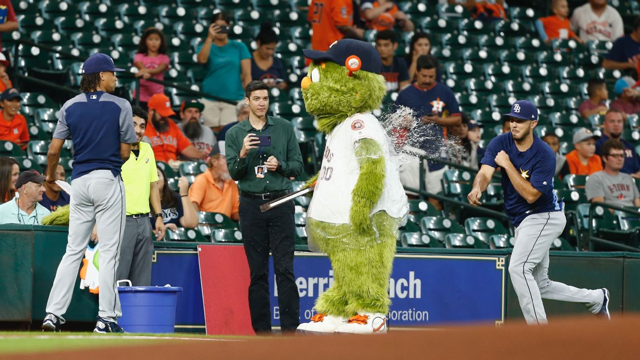 MLB: Woman sues the Astros for $1 million after T-shirt cannon injury