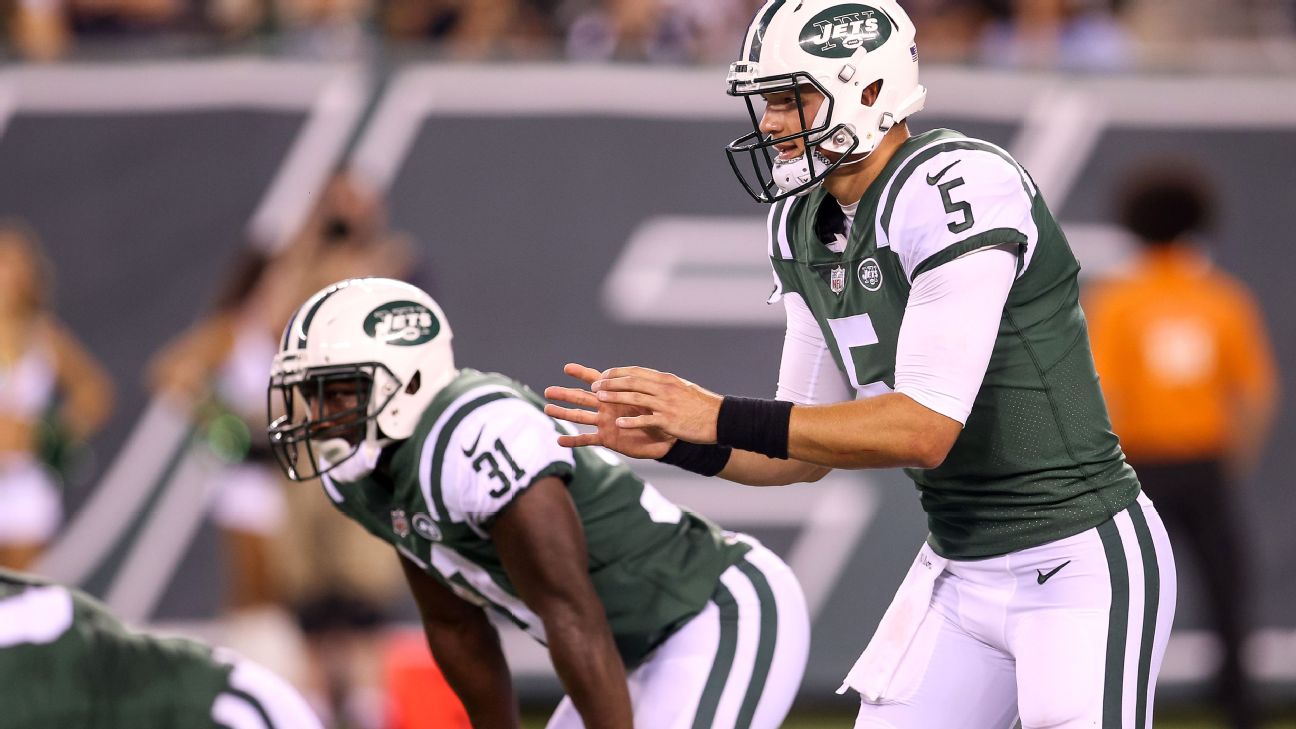 Former quarterback Christian Hackenberg trying pitching