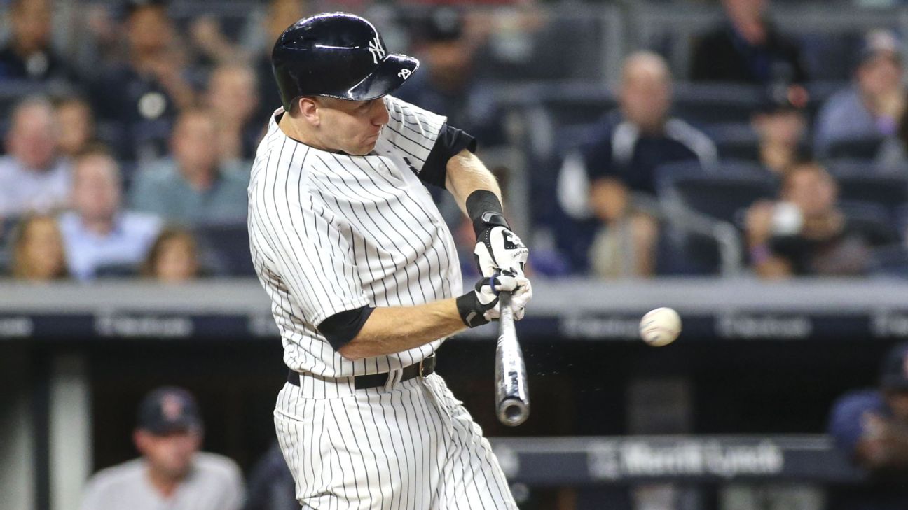 Photo: Yankees Todd Frazier celebrates with his thumbs down -  NYP20171009111 