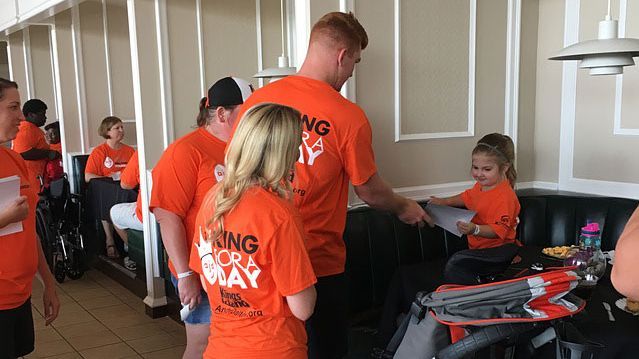 Bengals QB Andy Dalton and his wife, Jordan, treat families at Ohio  amusement park