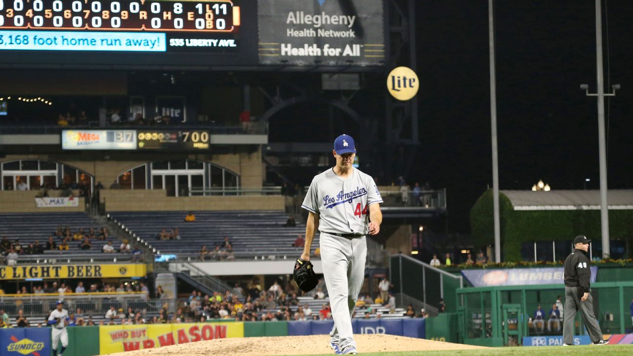 Dodgers notes: Dodgers' Chase Utley, 37, wants to play in 2017