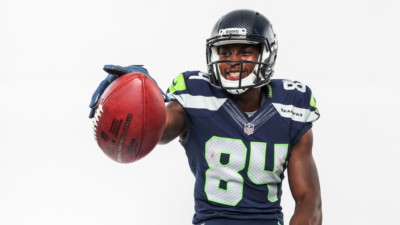 Pet Chips Have Become Big Business, but Do They Work? - The New York Times, image size:1296x729