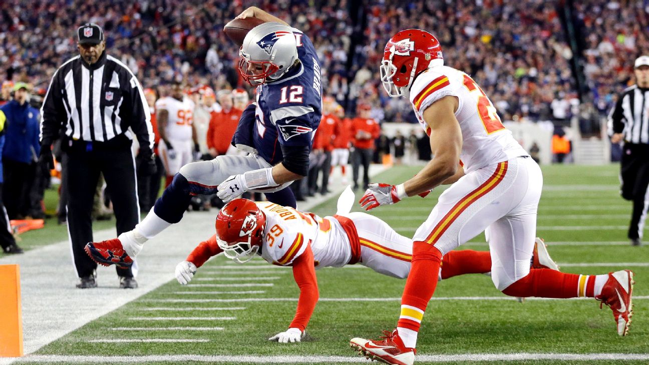 Patriots face difficult decision with Julian Edelman's chronic knee troubles