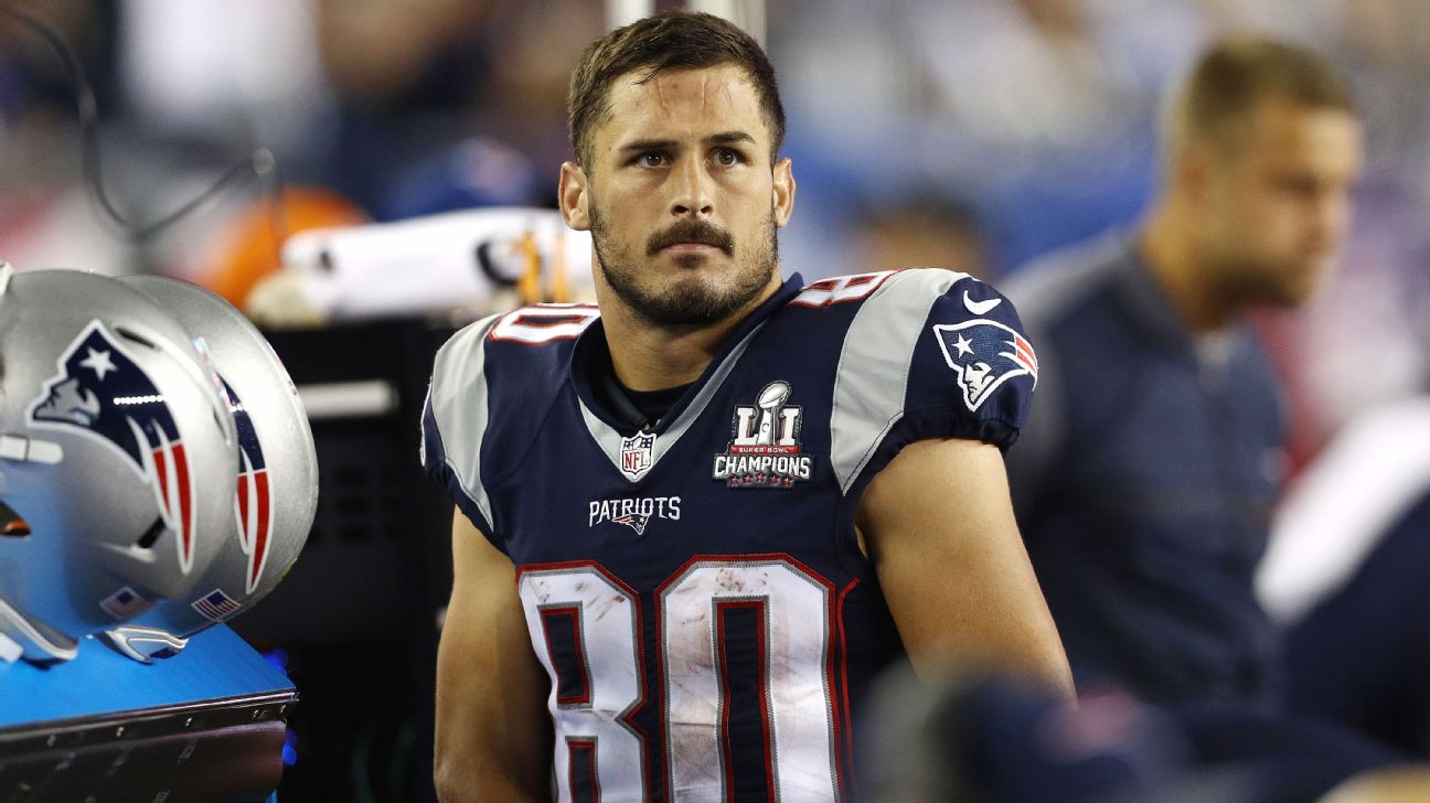 Foxborough, Massachusetts, USA. 30th Sep, 2018. Miami Dolphins wide  receiver Danny Amendola (80) misses a pass during the NFL game between the  New England Patriots and the Miami Dolphins held at Gillette