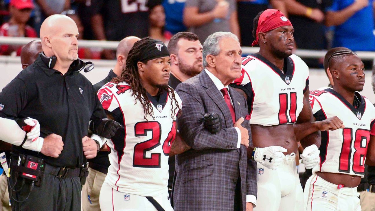 Owner Arthur Blank stands arm-in-arm with Falcons during anthem