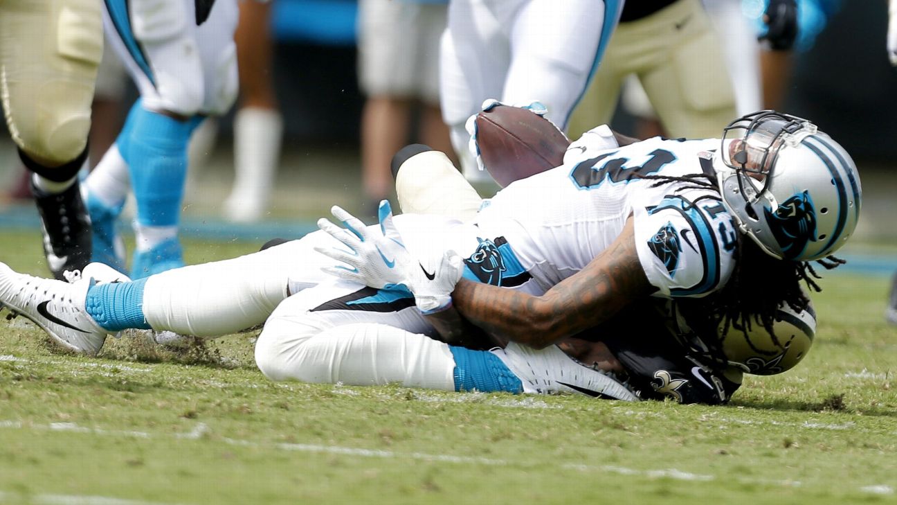 Panthers WR Kelvin Benjamin goes to locker room with knee injury