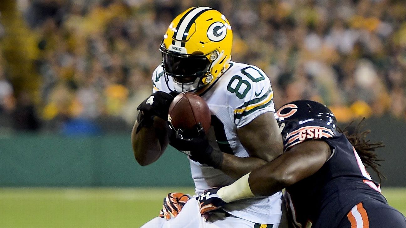 Packers waive TE Martellus Bennett