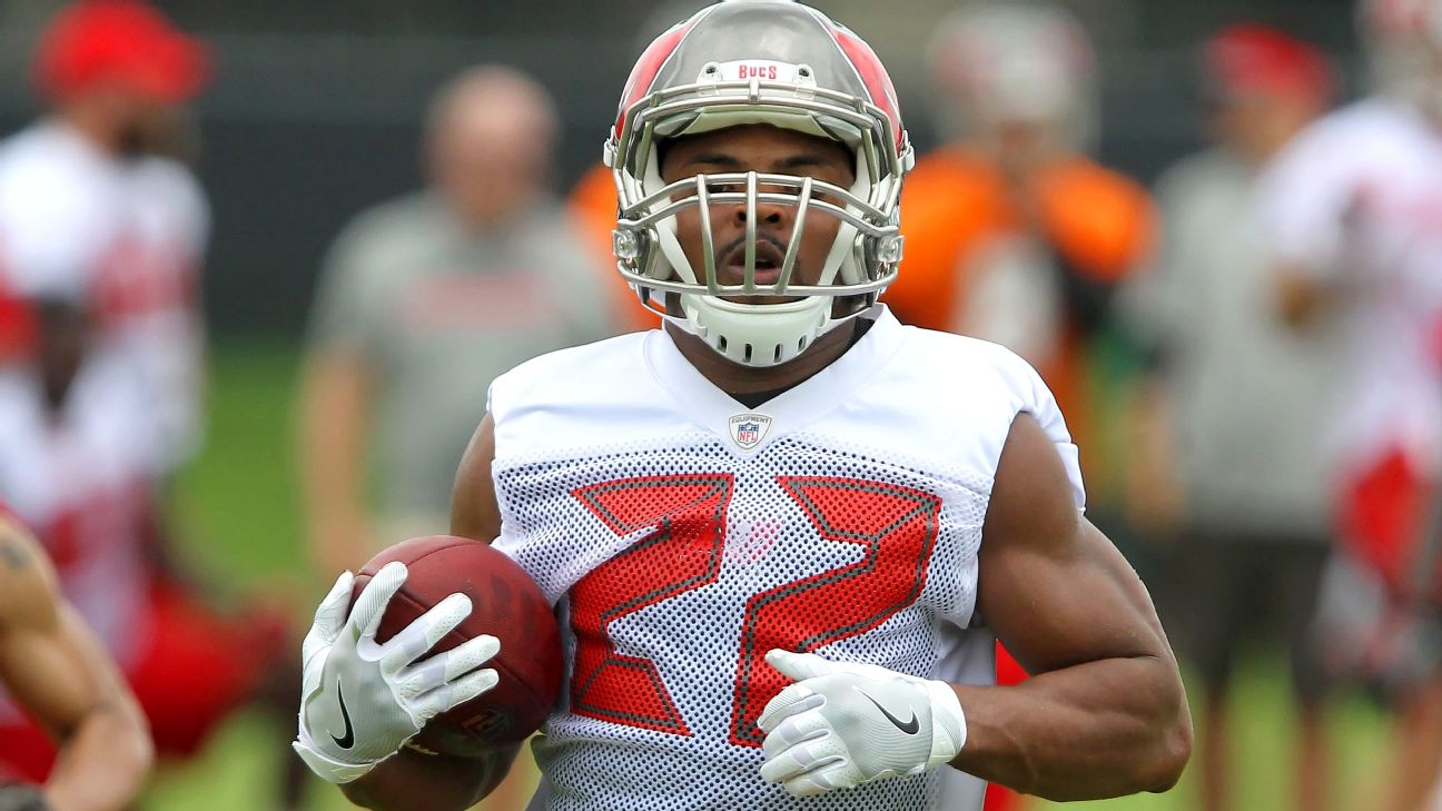 Buccaneers running back Doug Martin to enter treatment facility