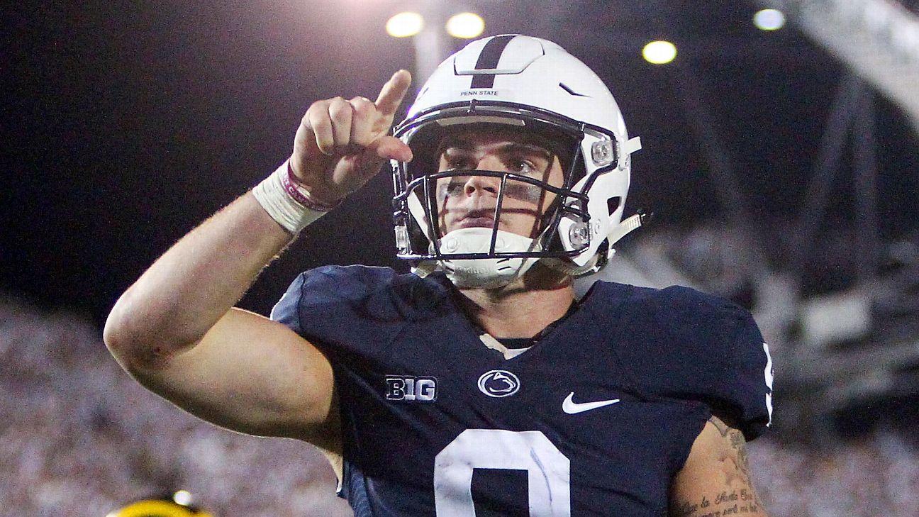 Penn State Nittany Lions quarterback Trace McSorley (9) hands off