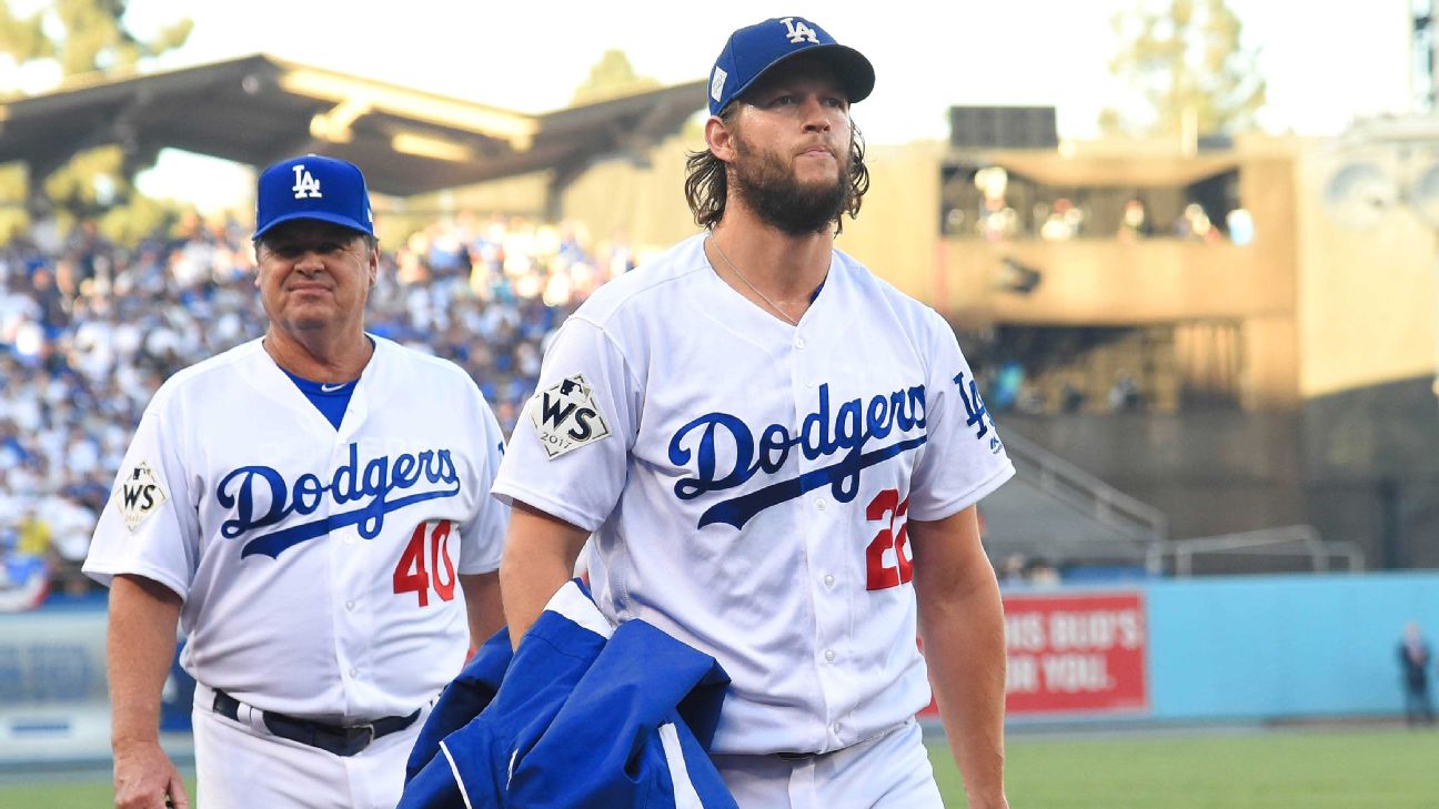 Dodgers' Justin Turner Apologizes for Returning to Field After