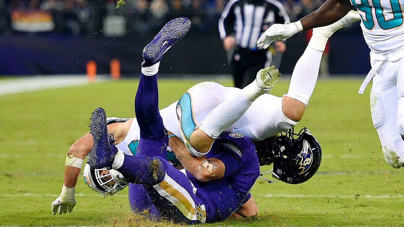 Ravens quarterback Joe Flacco hurt on tackle by Dolphins