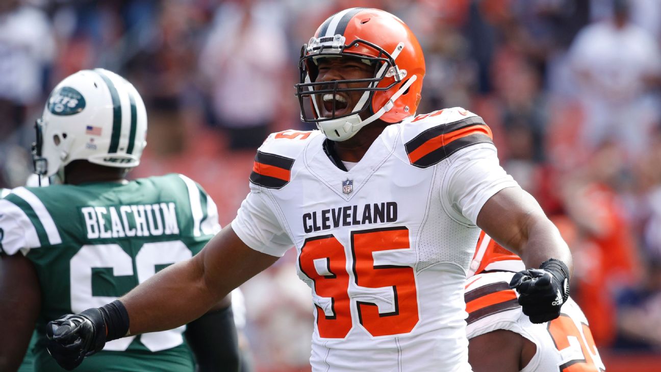 Browns' Myles Garrett, No. 1 pick of 2017 NFL draft, signs rookie contract