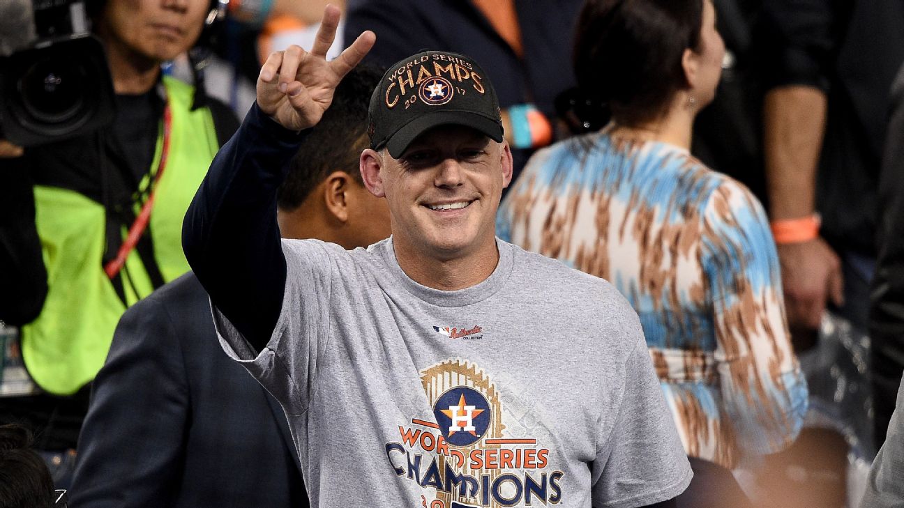 Astros extend manager A.J. Hinch's contract through 2022