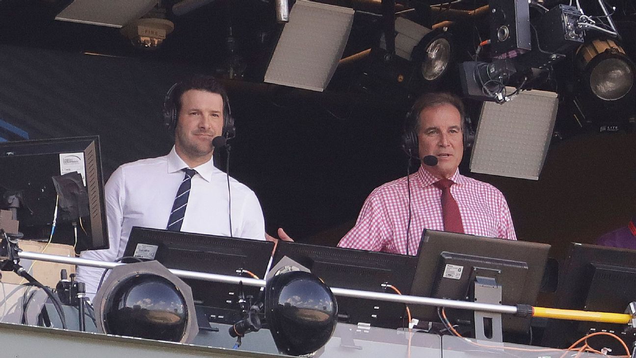 Jim Nantz and Tony Romo took a while to realize what was up with the  Steelers-Patriots replay review