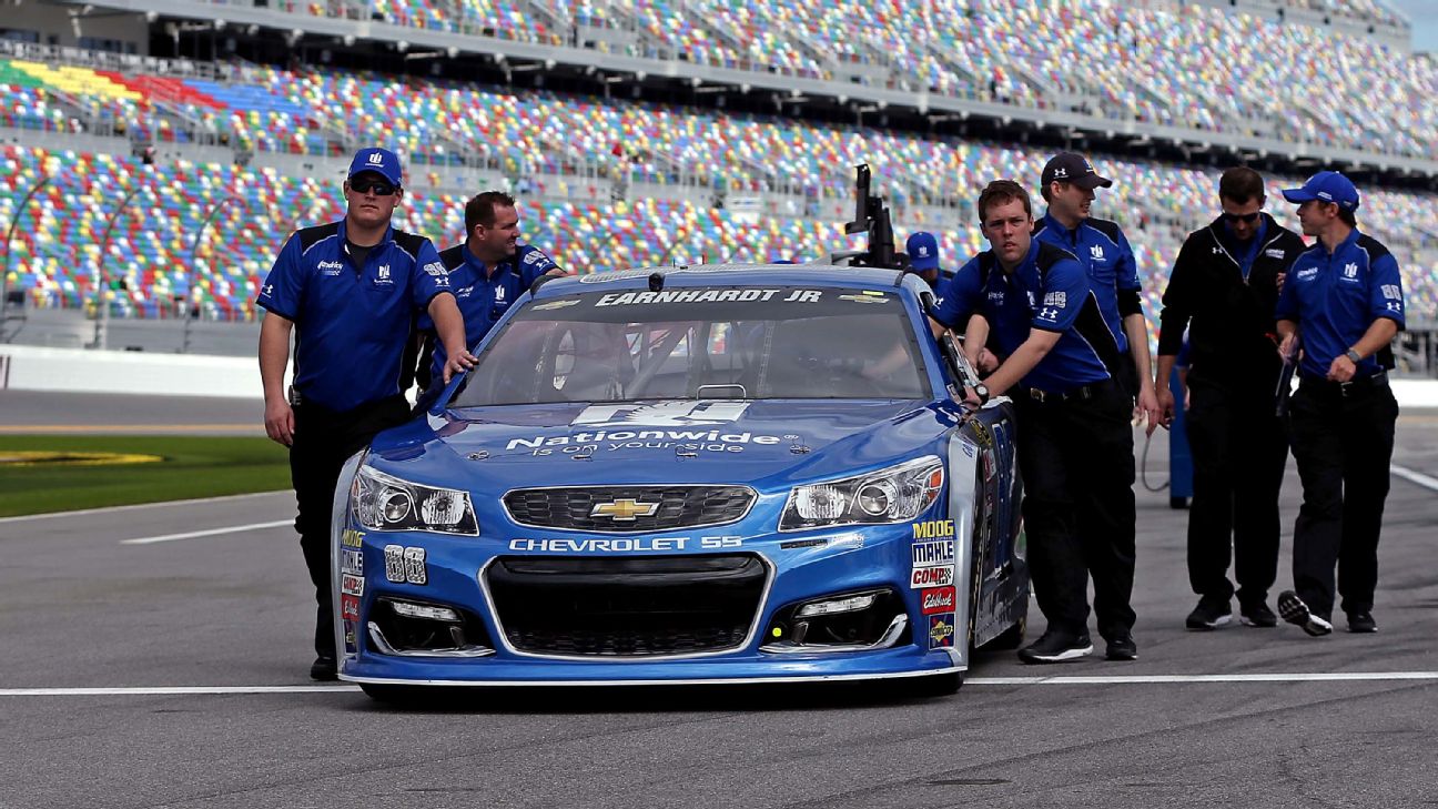 Dale Earnhardt Jr. pit crew is full of former college football players