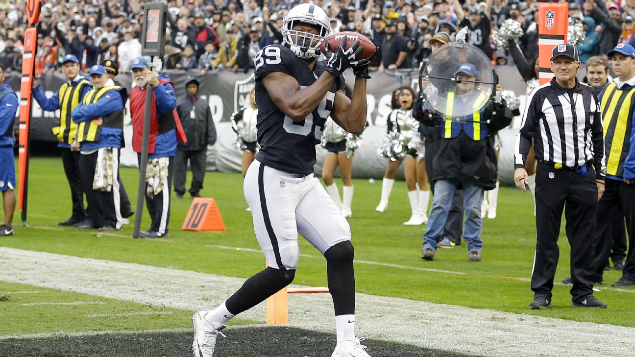 Amari Cooper, Oakland Raiders WR, leaves game after brutal hit to head