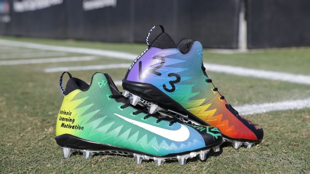 customize my own football cleats