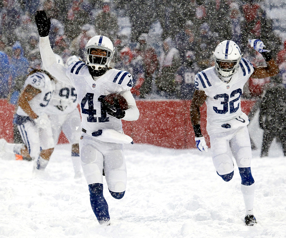 PHOTOS: Hard to see the Colts and Bills playing through heavy snow in  Buffalo