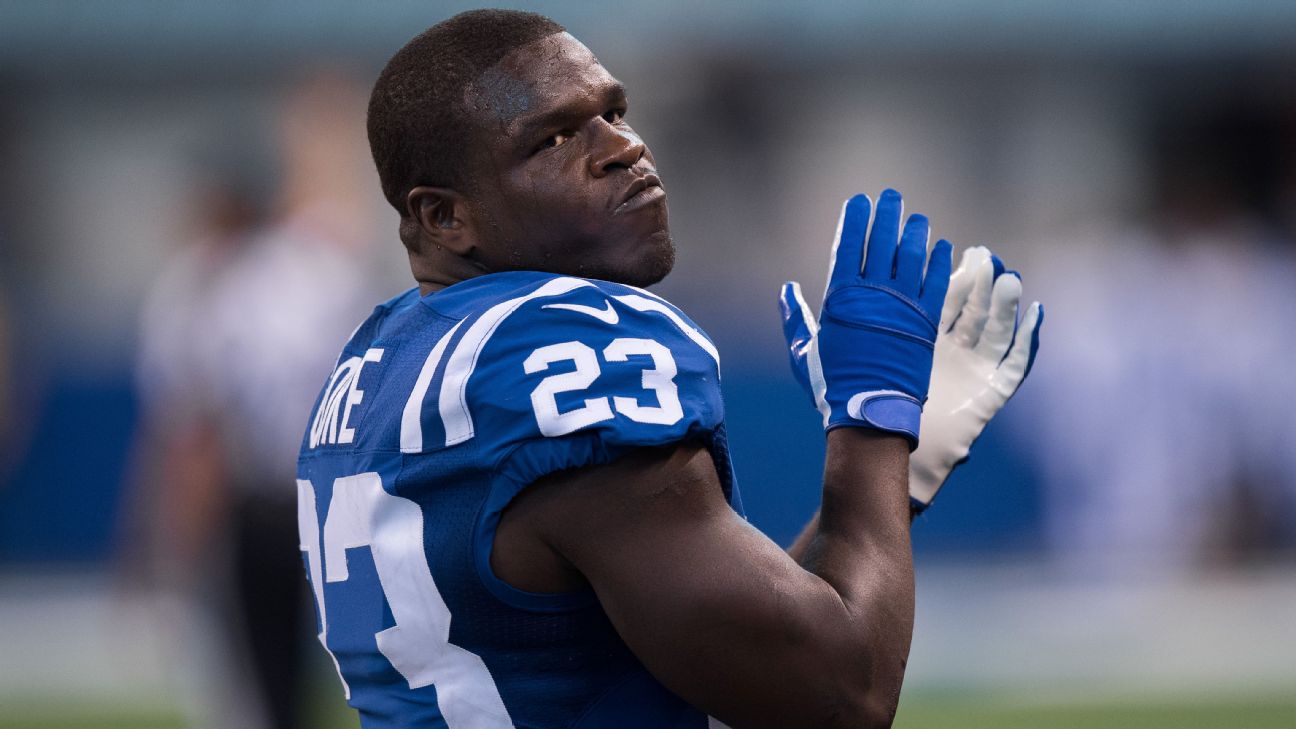 Kansas City Chiefs Complimentary of Indianapolis Colts' Frank Gore