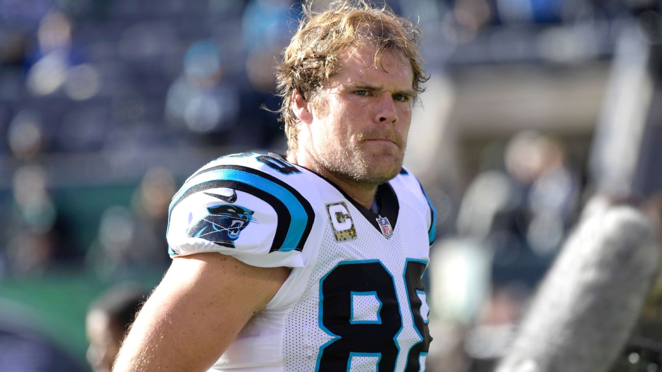 Carolina Panthers' Greg Olsen (88) takes the field during an NFL