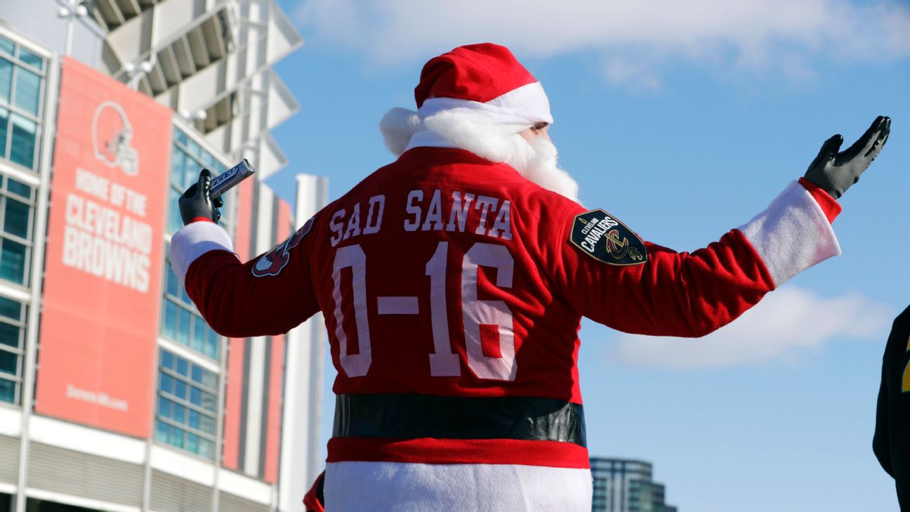 Cleveland Browns Perfect Season Parade draws thousands in negative wind  chills 