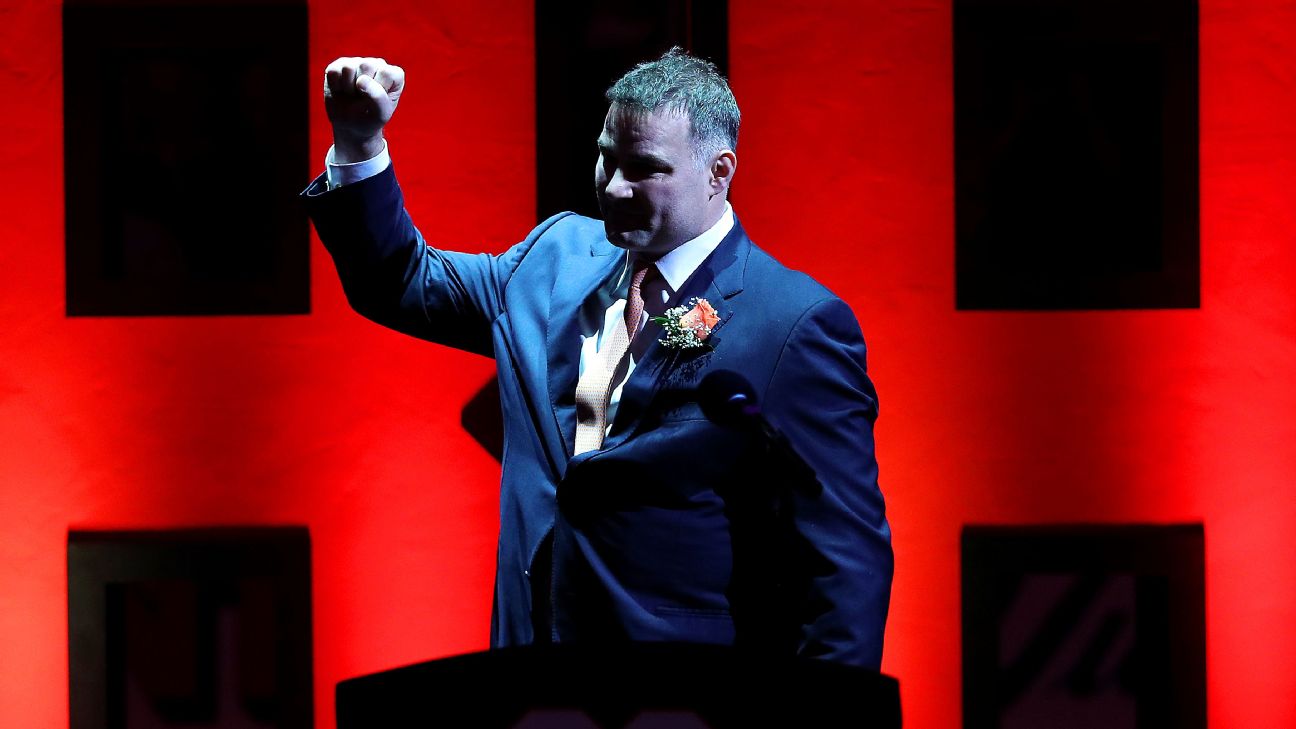 NHL -- Hockey Hall of Fame - Former Philadelphia Flyers great Eric Lindros  seems happy and content - ESPN