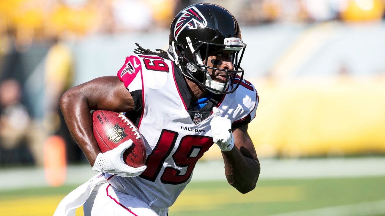 Falcons WR Andre Roberts wins Salute to Service Award