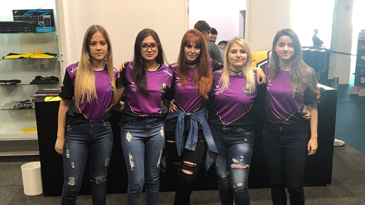 Dignitas quer construir um novo lineup de CS:GO e coloca os