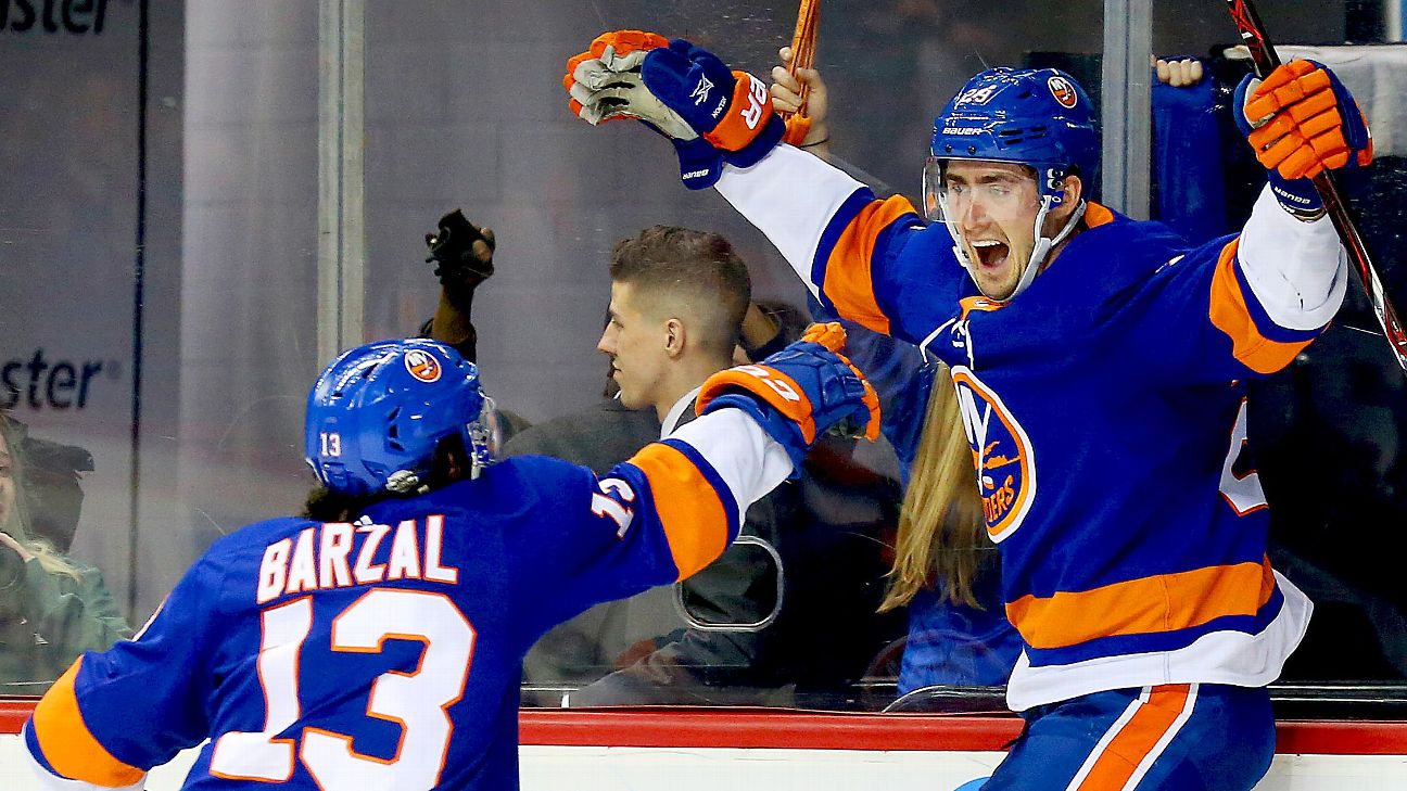 Nelson leads Isles to 4th straight win, 3-1 over Blackhawks